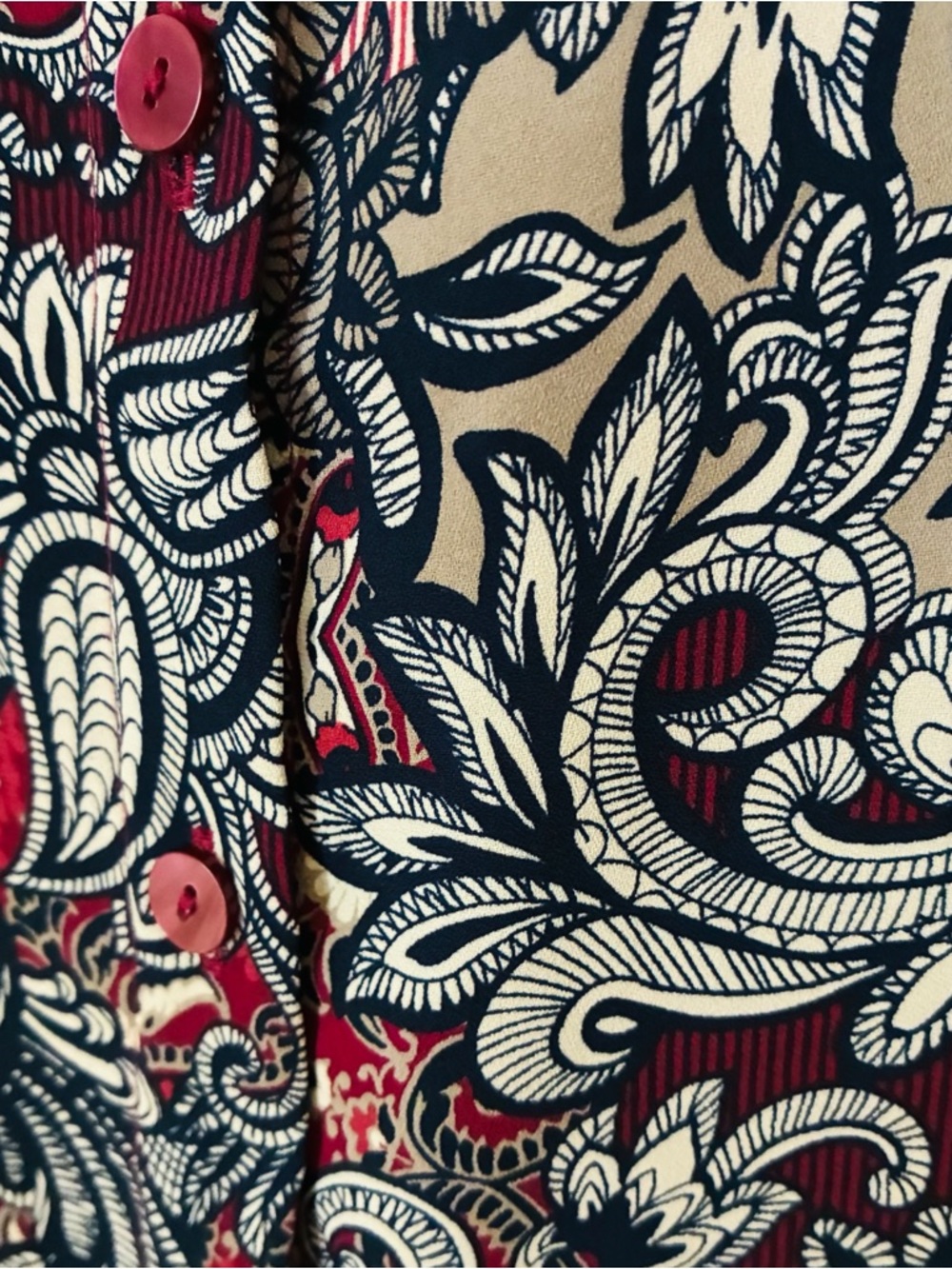 Chico's 1 Size MEDIUM Burgundy Beige Black Paisley Floral Tunic Blouse Top - Picture 6 of 9